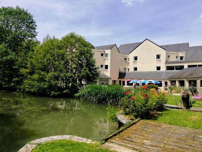 Logis Hotel Le Relais Du Moulin Valencay Exterior photo