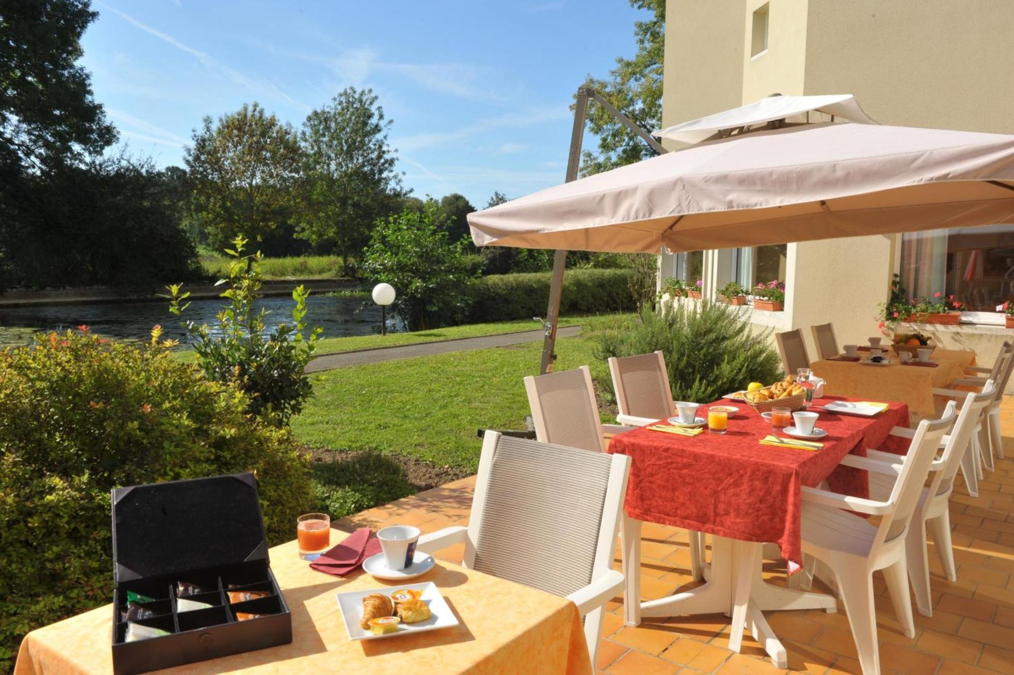 Logis Hotel Le Relais Du Moulin Valencay Exterior photo