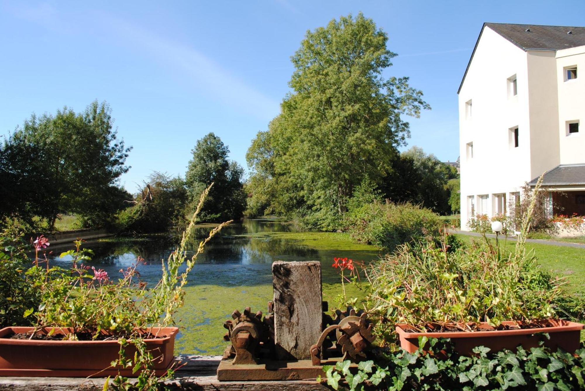 Logis Hotel Le Relais Du Moulin Valencay Exterior photo