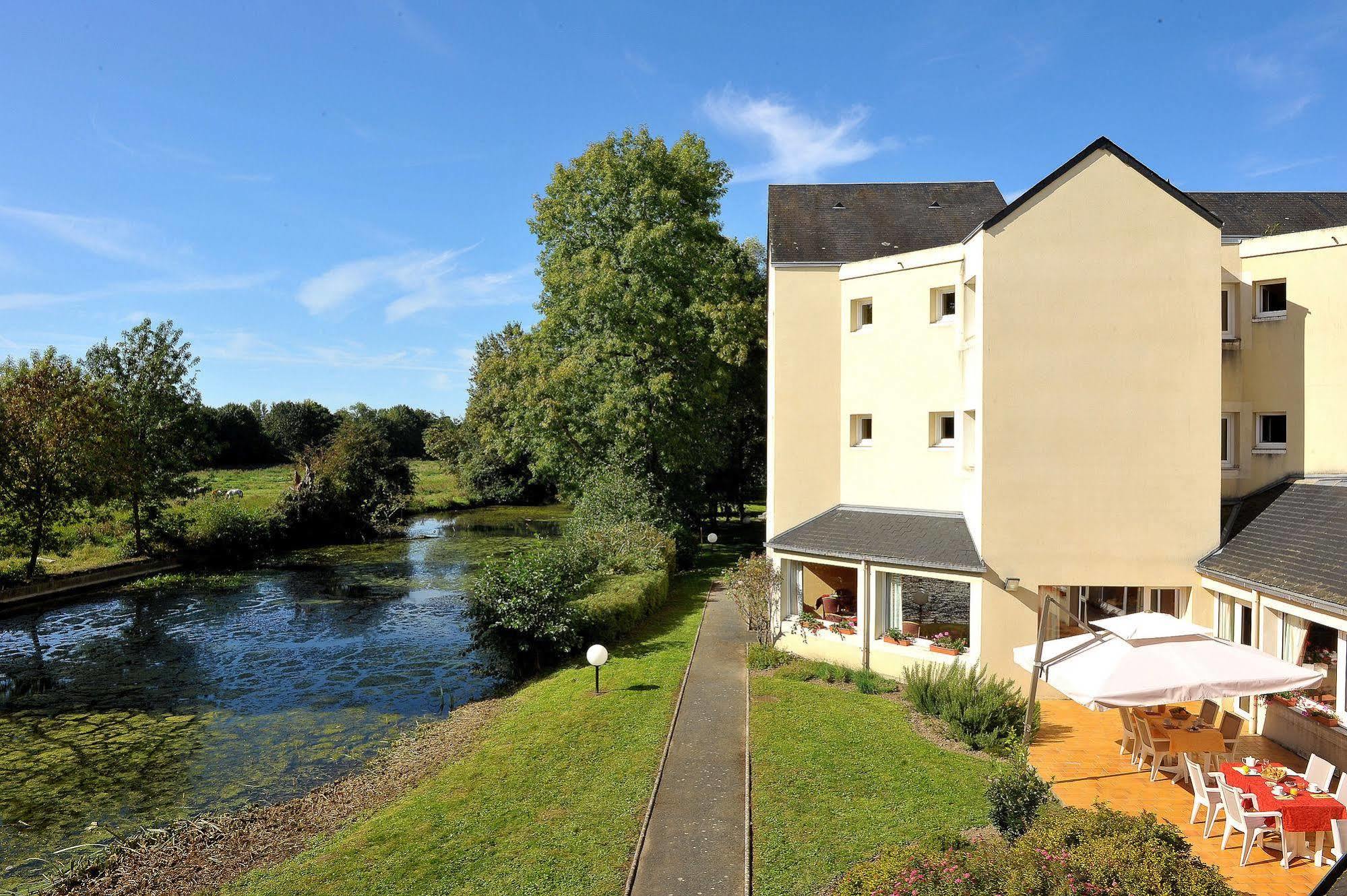 Logis Hotel Le Relais Du Moulin Valencay Exterior photo