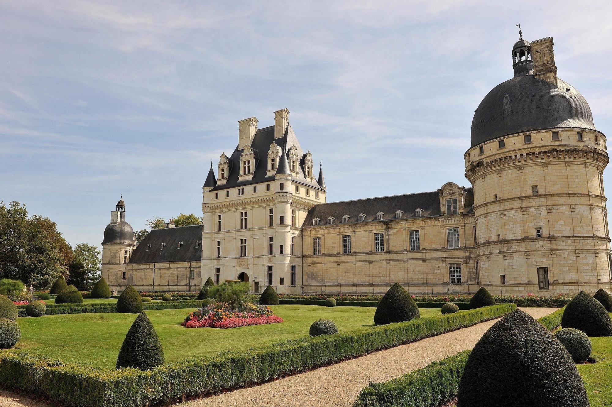 Logis Hotel Le Relais Du Moulin Valencay Exterior photo